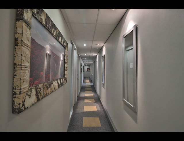 28M² SERVICED OFFICE TO LET IN FOURWAYS